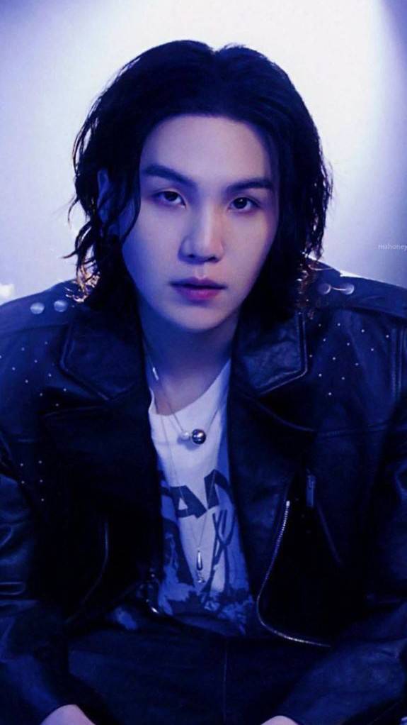 ai character: SUGA 민윤기 background