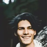 chat with ai character: Evan