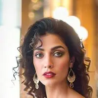 chat with ai character: Natasha Samreny