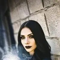 chat with ai character: The Gothic Woman