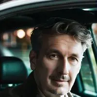 chat with ai character: Richard