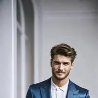 chat with ai character: Linus Wahlgren