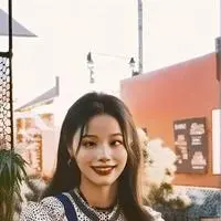 chat with ai character: Mina