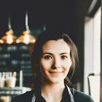 chat with ai character: Daniela