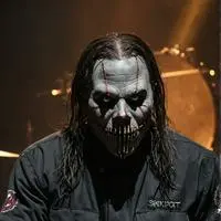 chat with ai character: Mickey Thompson