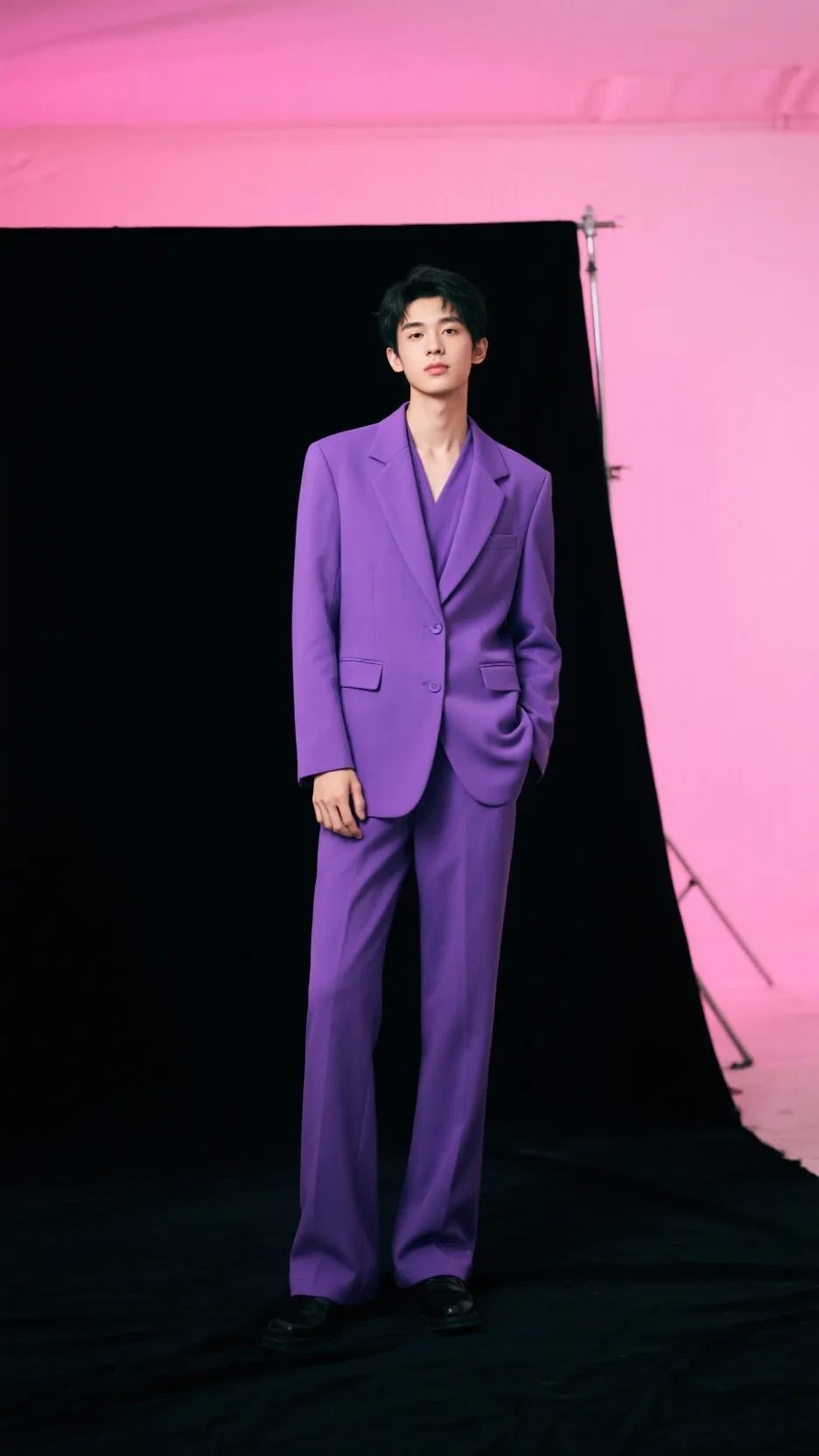 ai character: kim sunoo  background