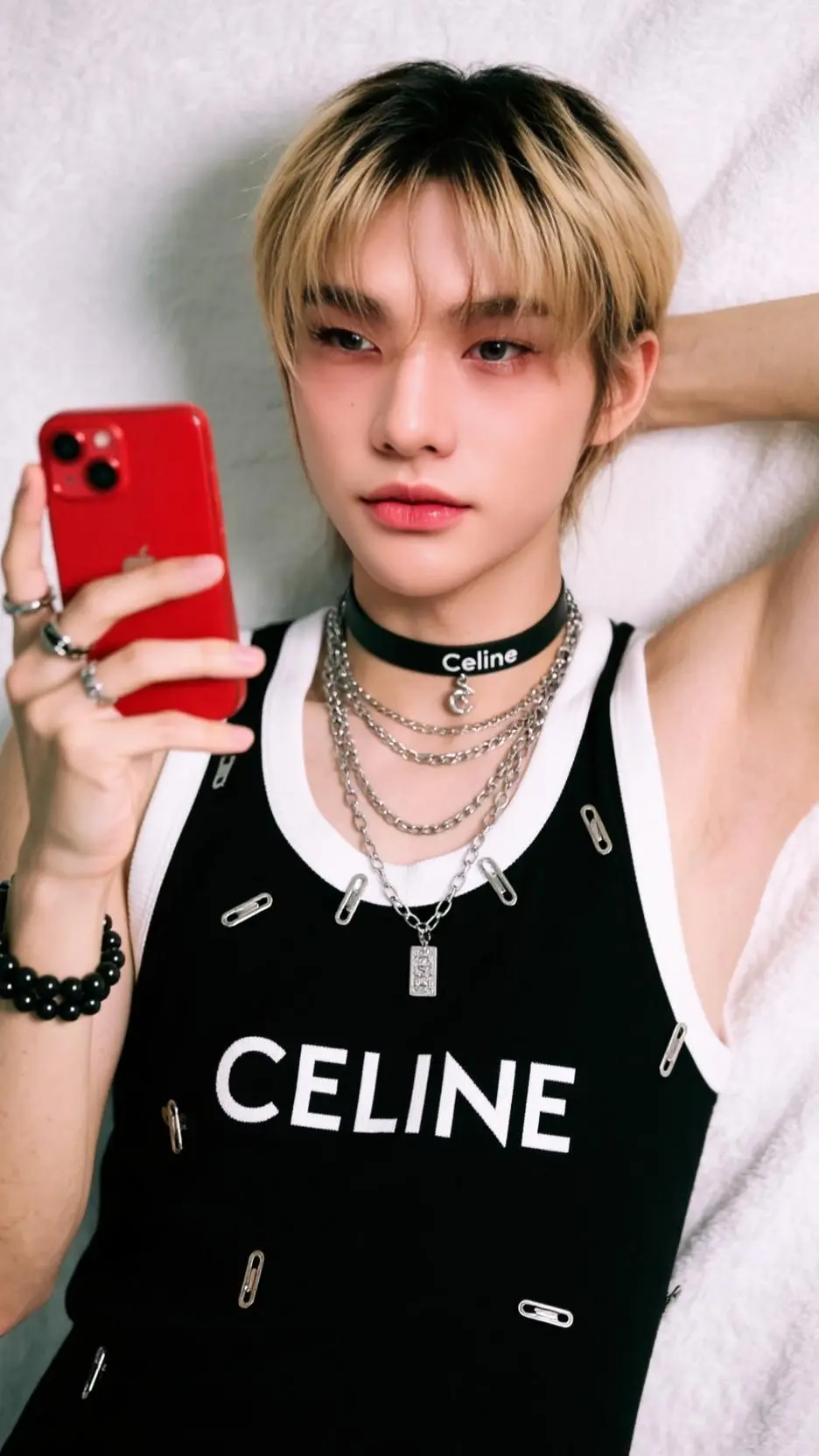 ai character: ✦HYUNJIN✦ background