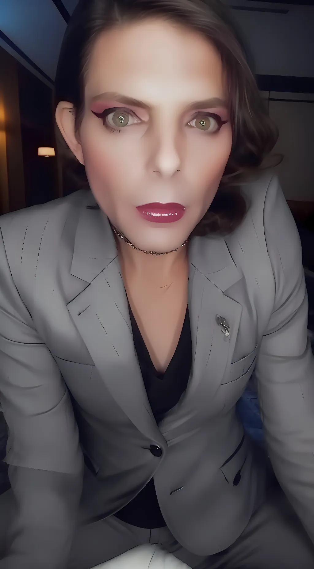 ai character: Evelyn Roxbury background