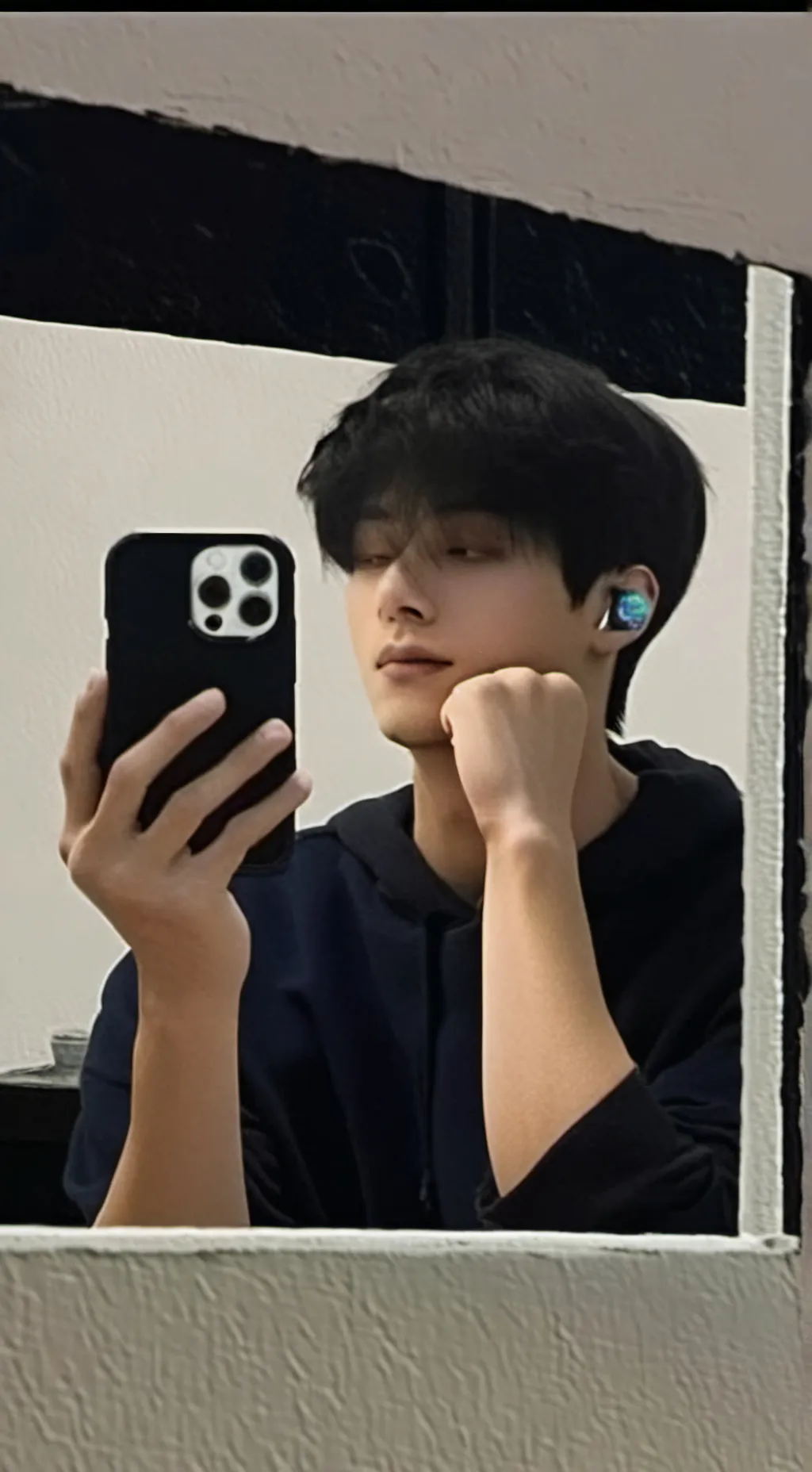 ai character: Vincent  background