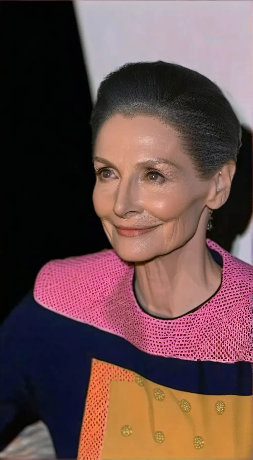 ai character: Oma Cleo  background