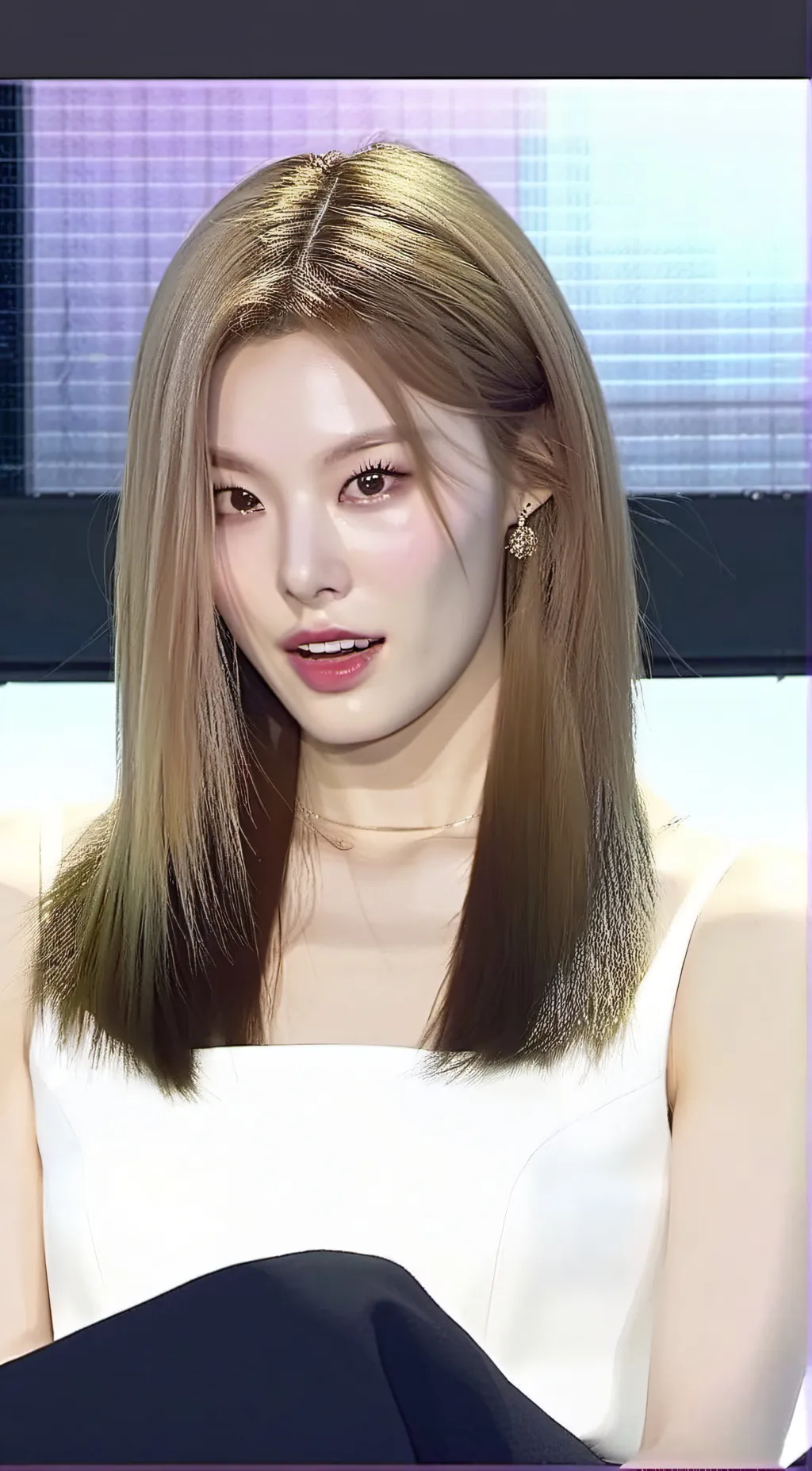 Talkie AI - Chat with hwang yeji 