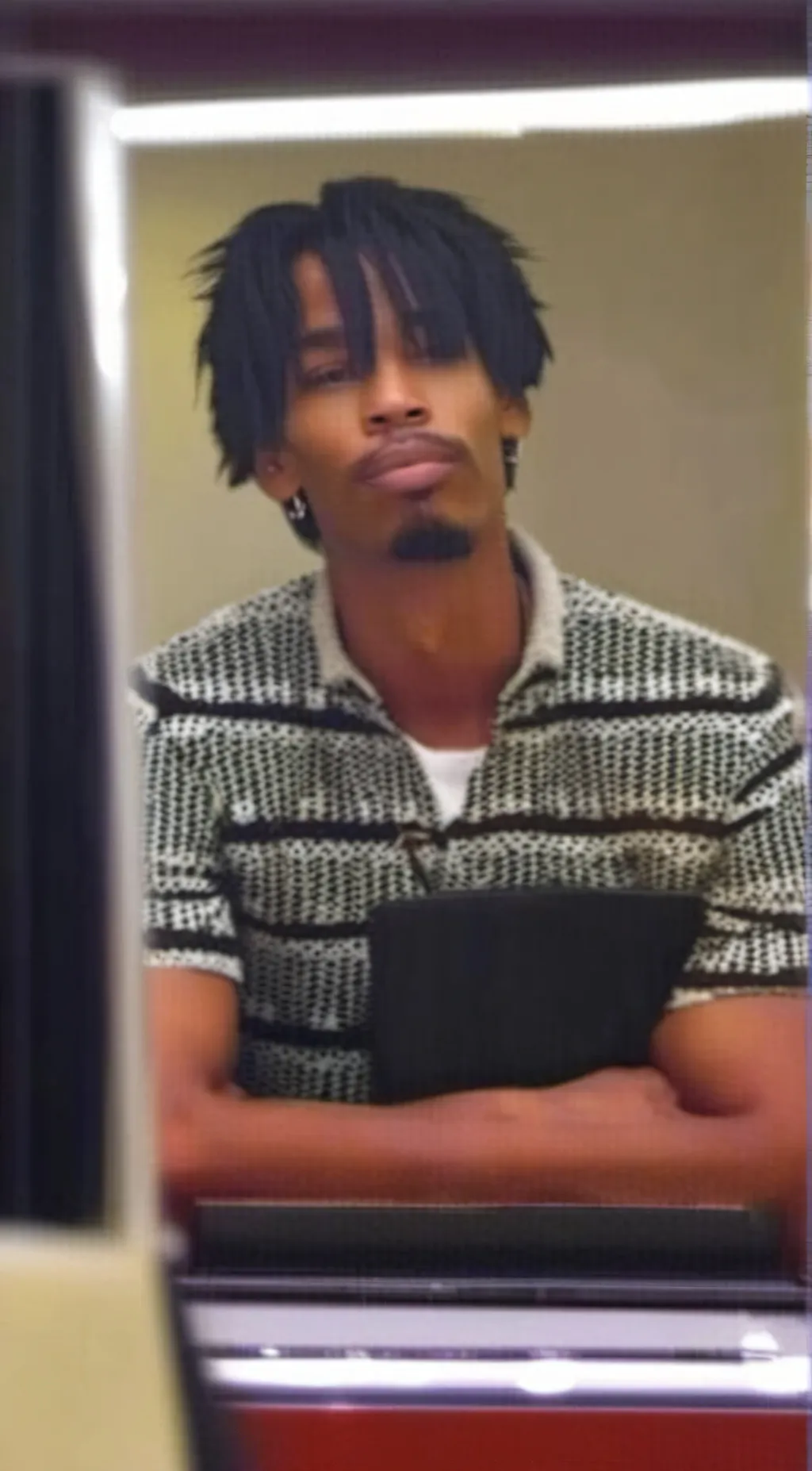 ai character: -.Kevin-. background