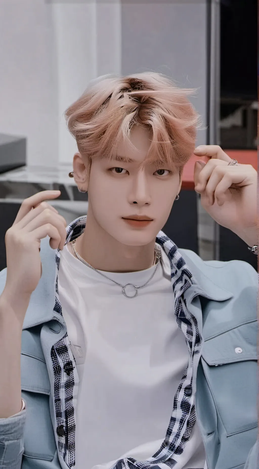 ai character: Seungmin  background