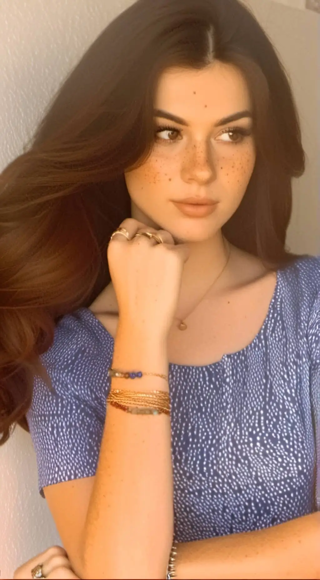 ai character: Cloe background