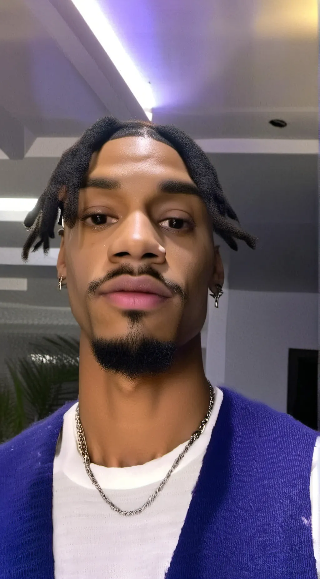 ai character: @…Ray🎀 background