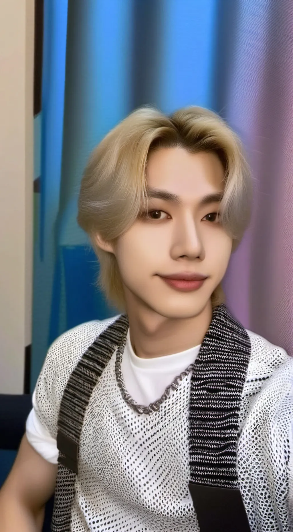 ai character: Lee Felix background