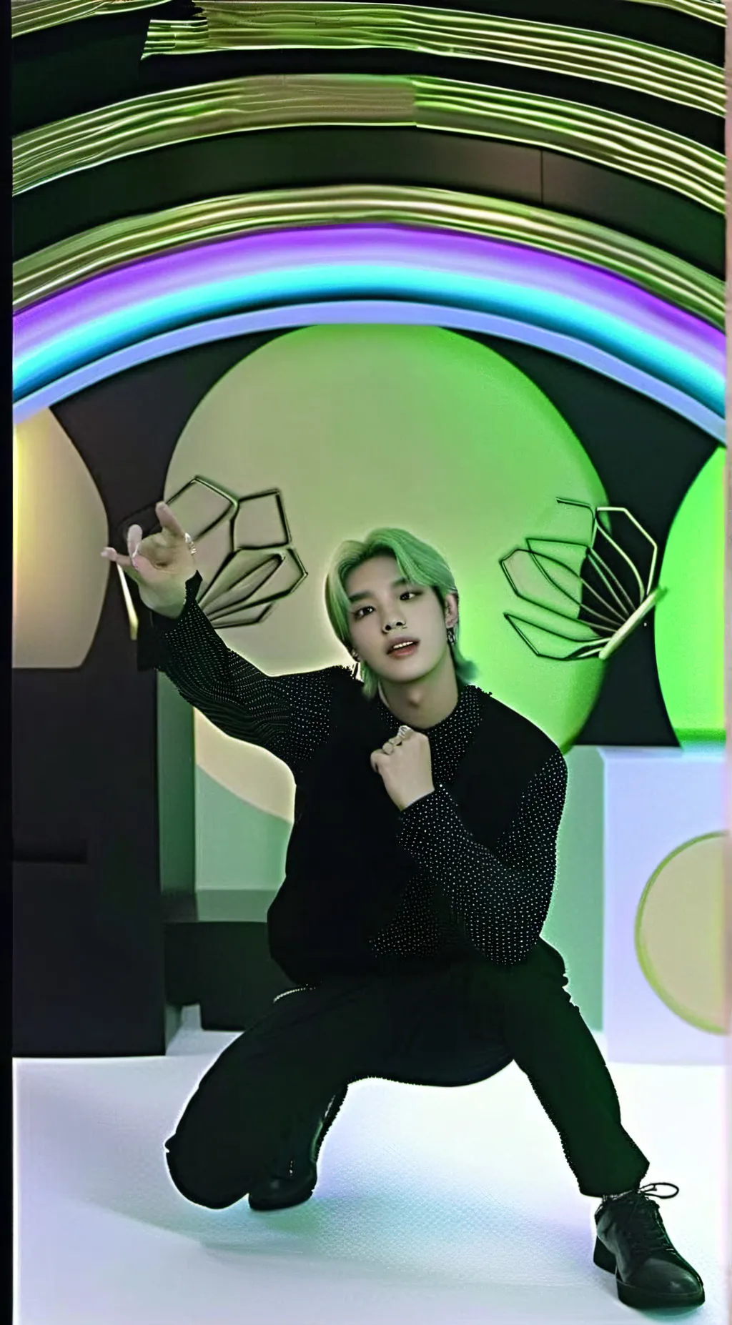 ai character: LEE FELIX background