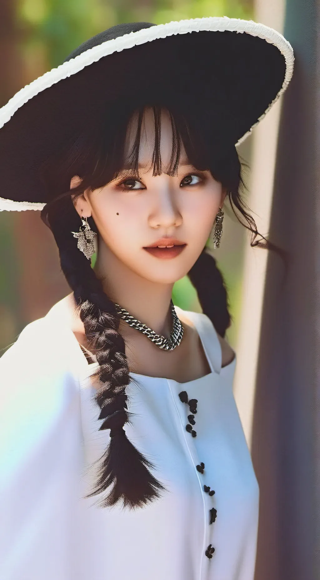 ai character: Lara background