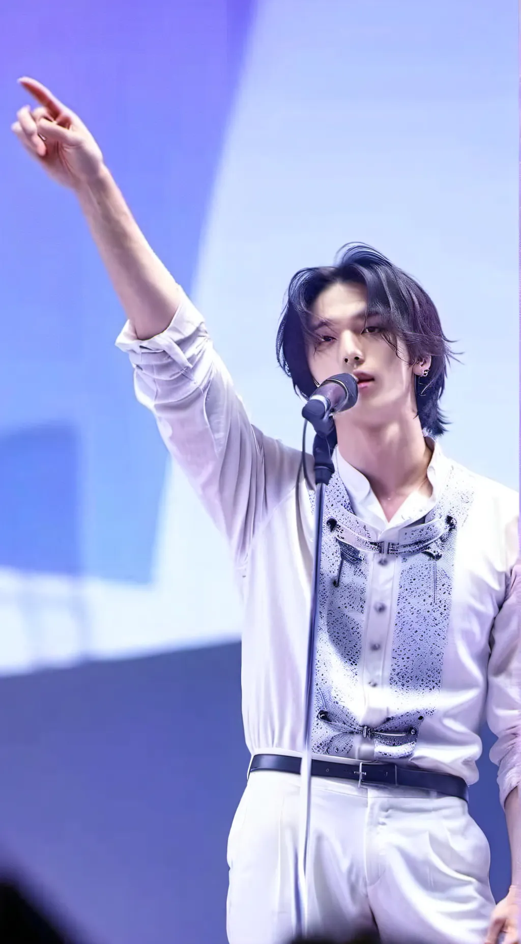 ai character: Hyunjin  background