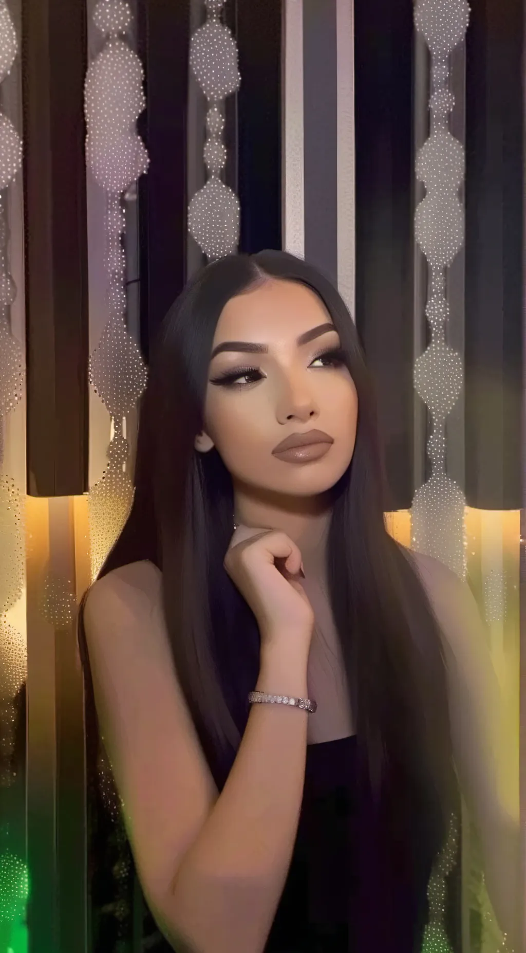 ai character: Alicia background