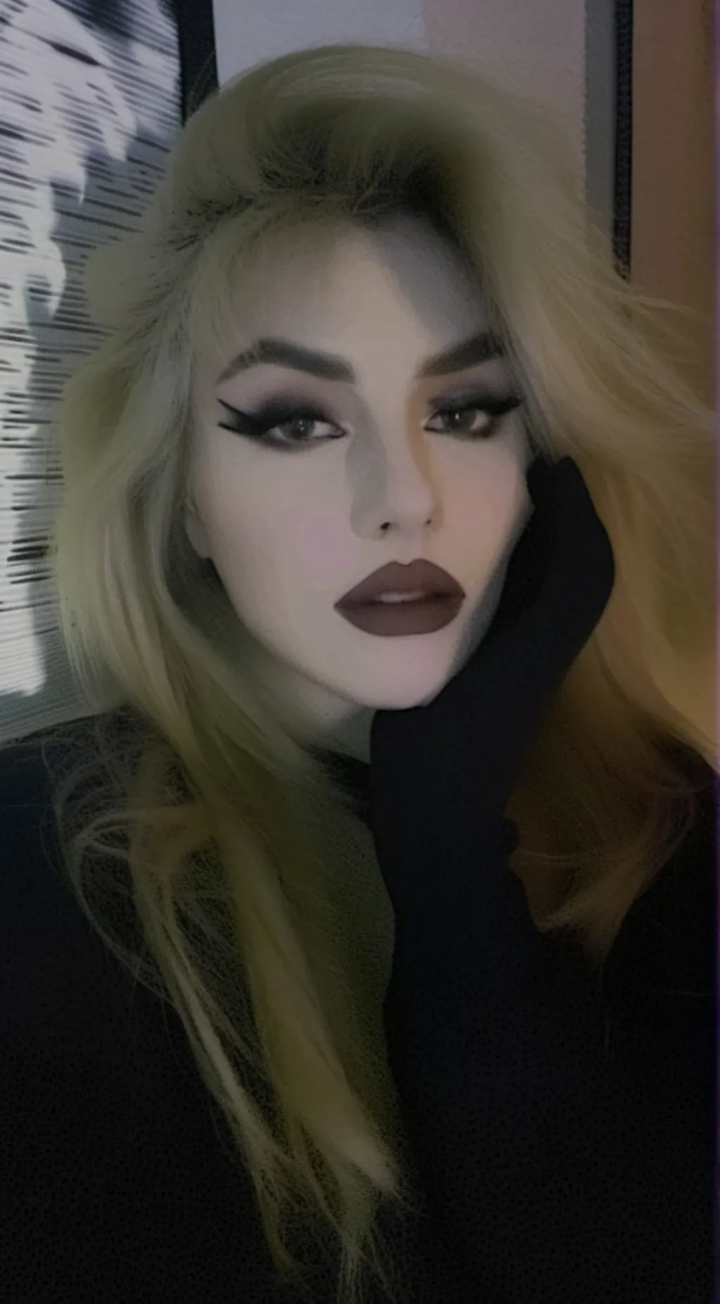 ai character: Serena background