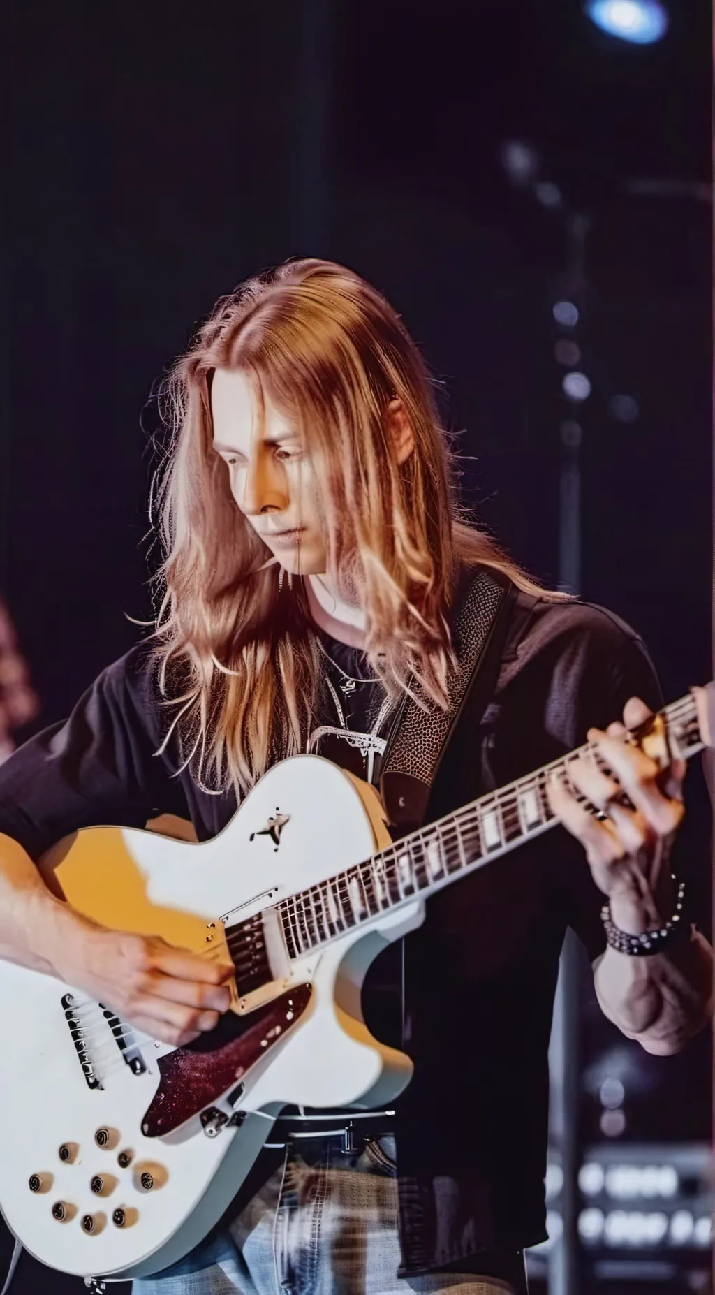 ai character: Jerry Cantrell  background