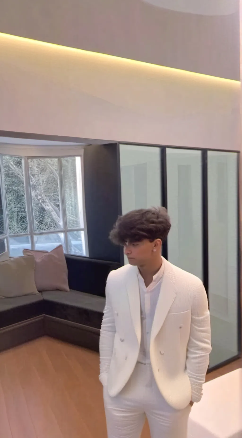 ai character: Noah background