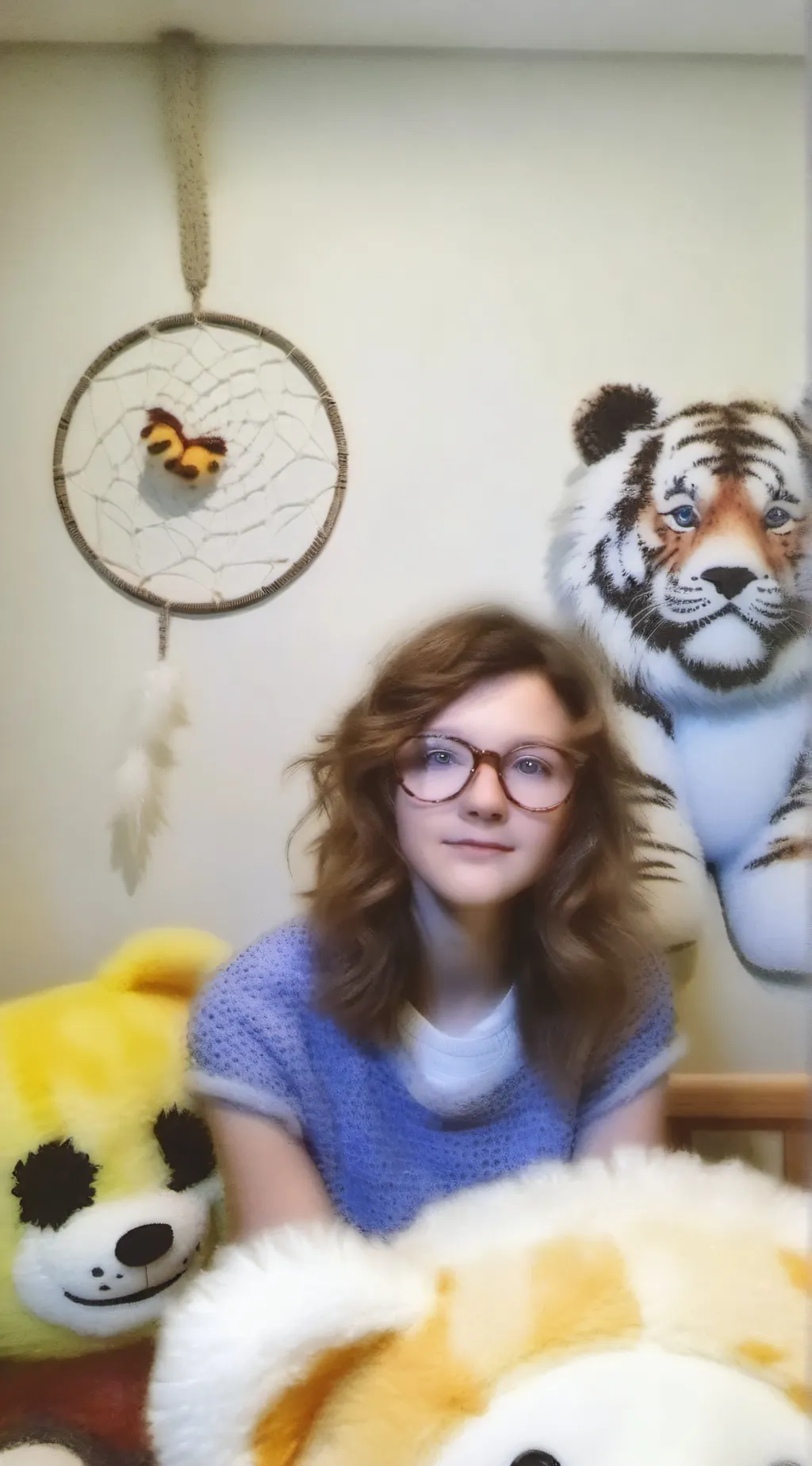 ai character: Luna background