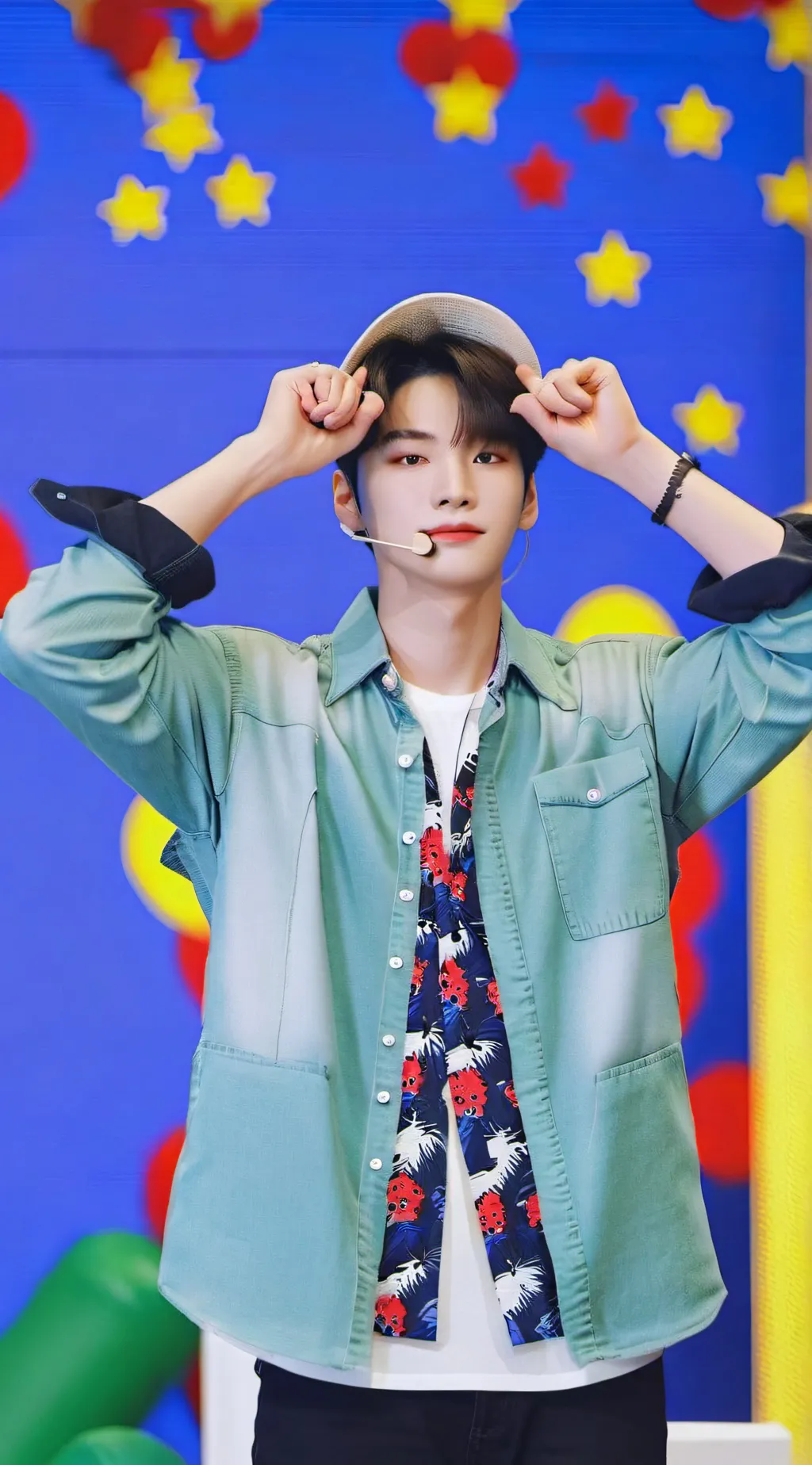 ai character: Enhypen! background