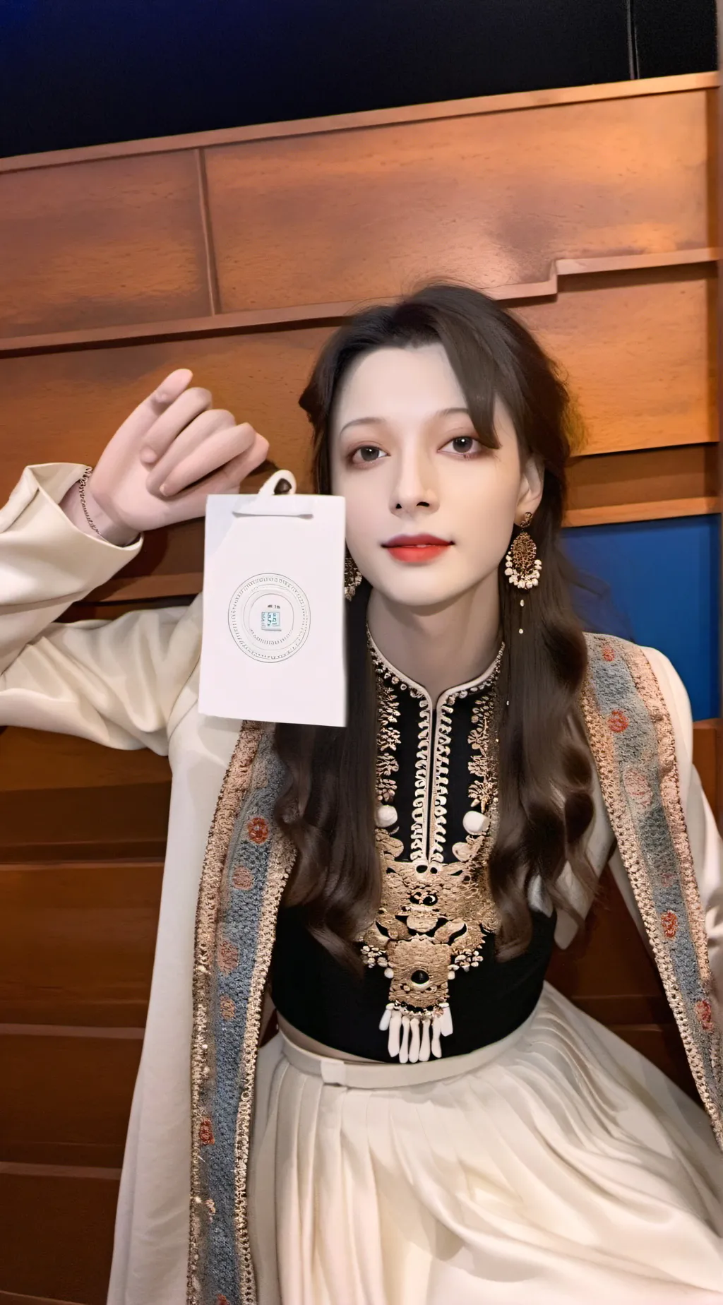 ai character: Margot ￼ background