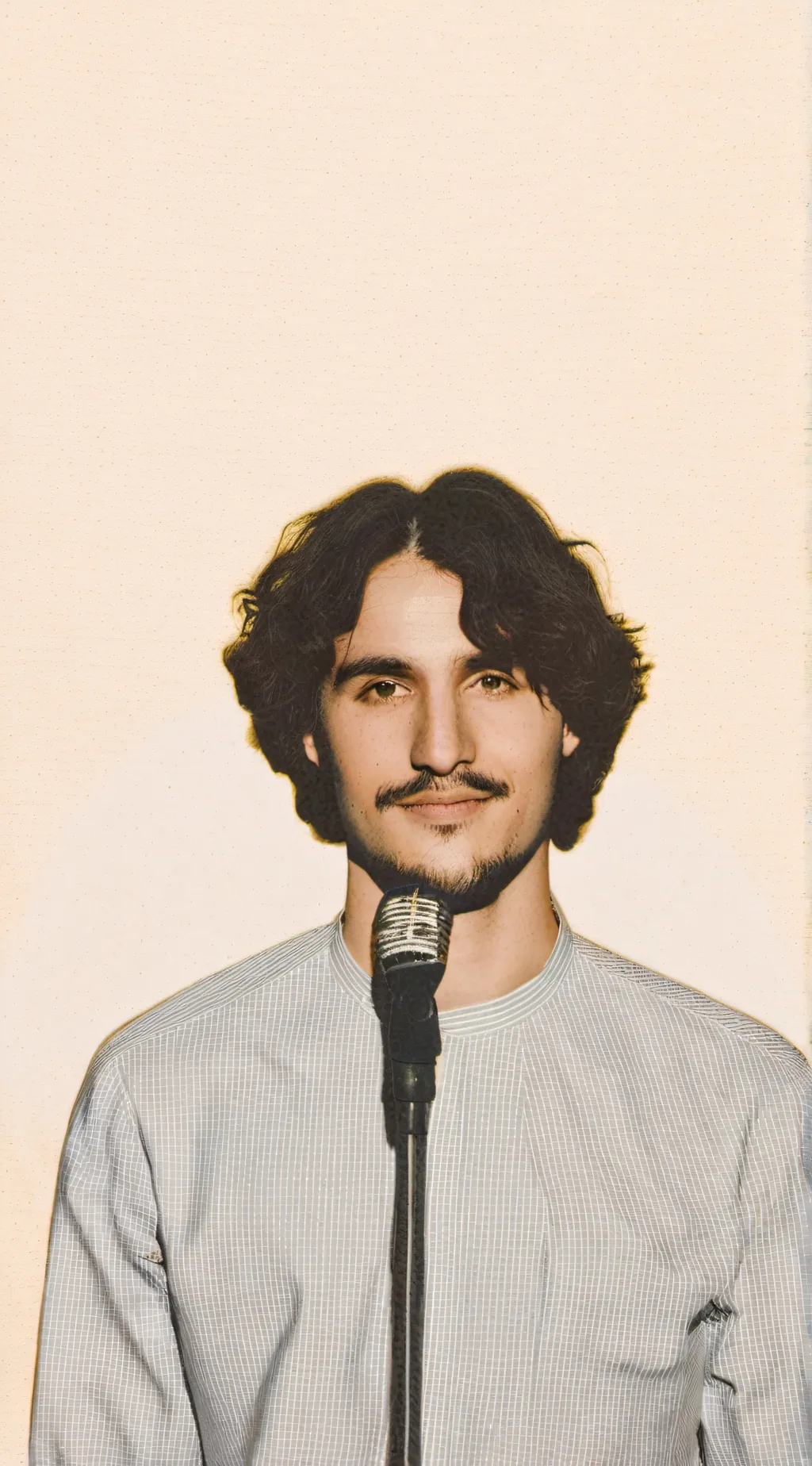 ai character: Benson Boone  background