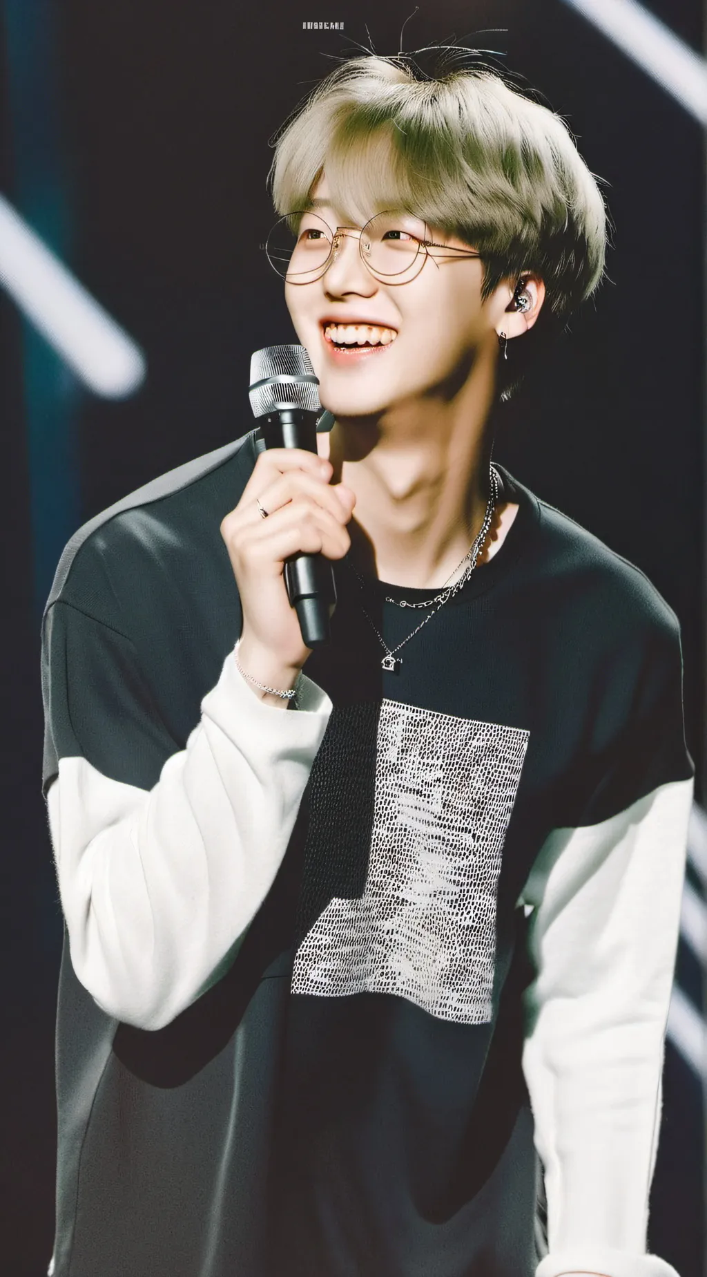 ai character: Han  background