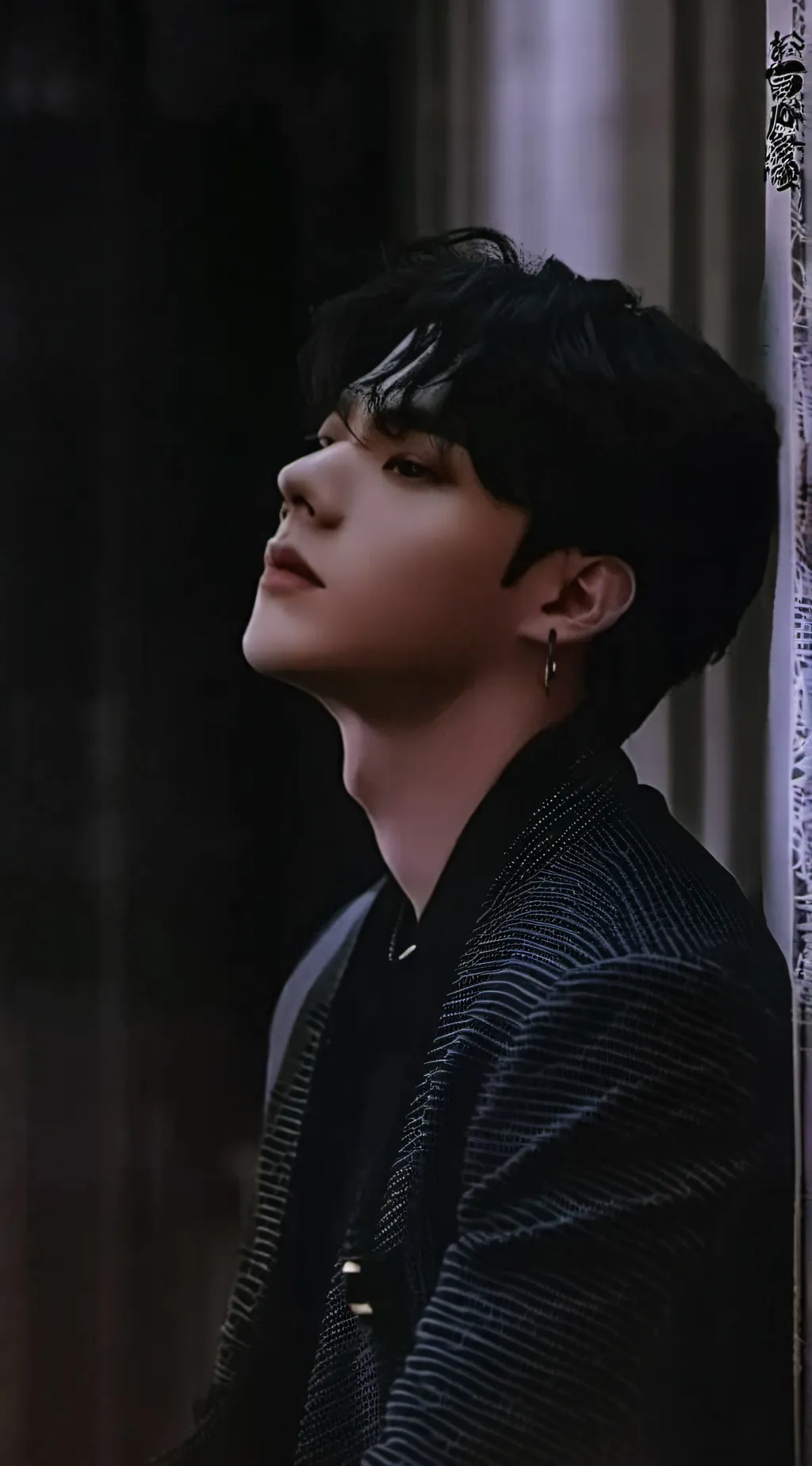 ai character: Lorenzo merzinez background