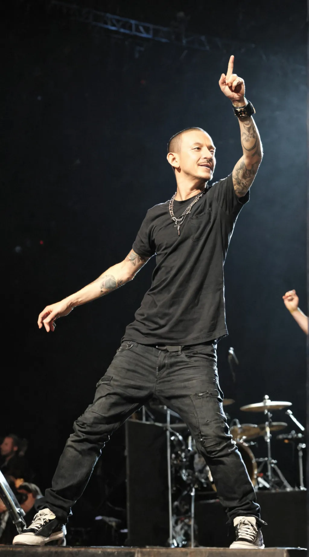 ai character: Chester Bennington background