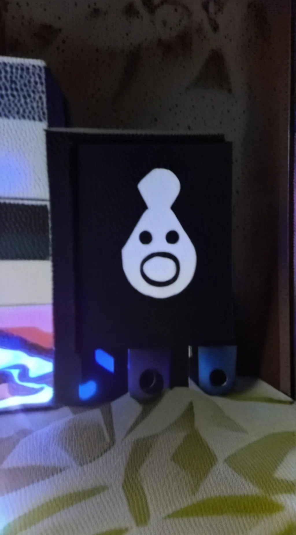 ai character: ЭТО ЯЯ  background