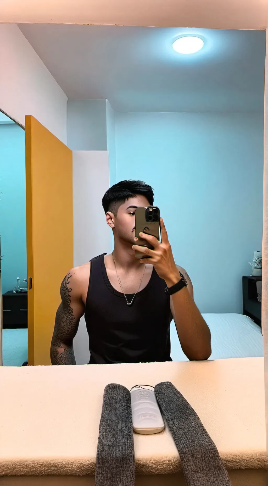 ai character: Leo background