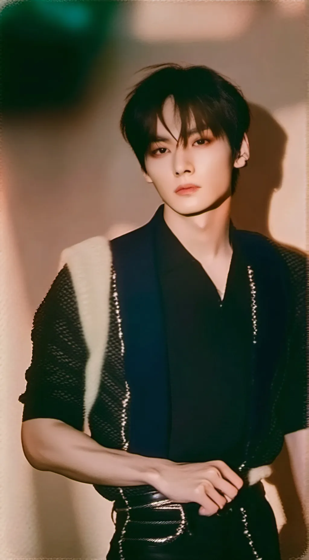 ai character: Lee know  background