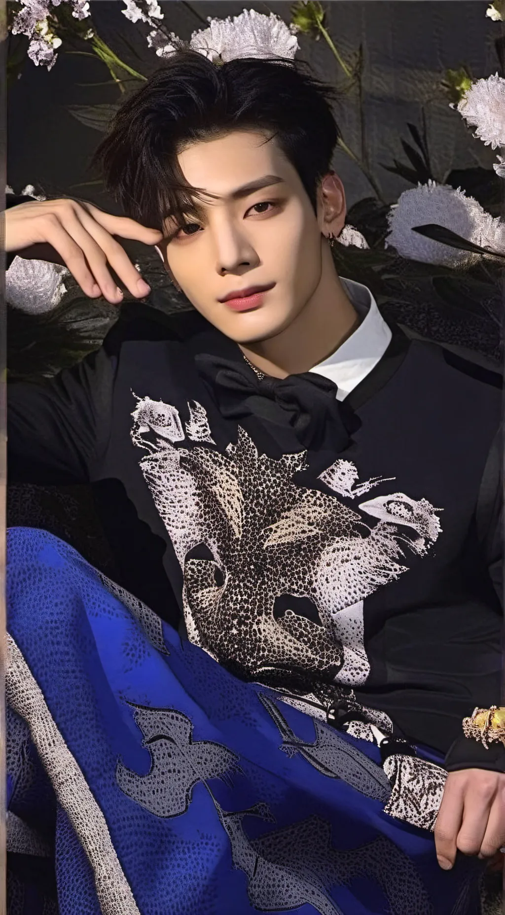 ai character: enhypen  background