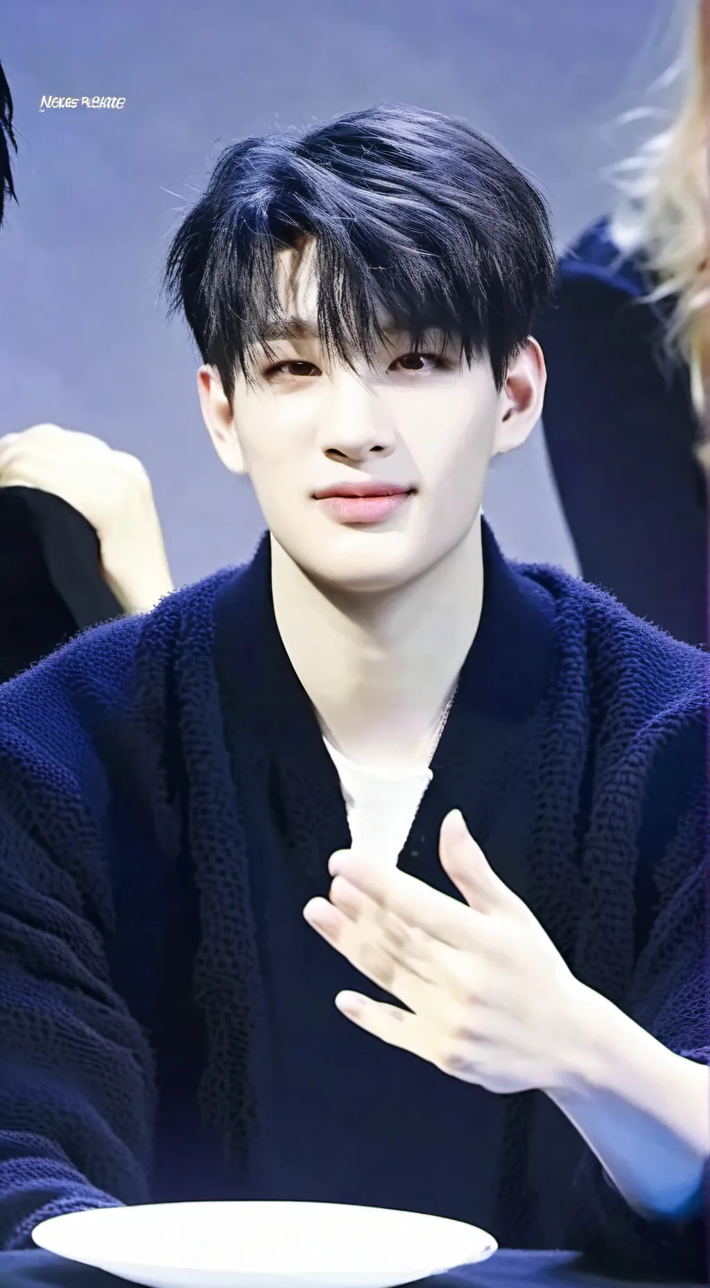 ai character: bang chan tu novio background