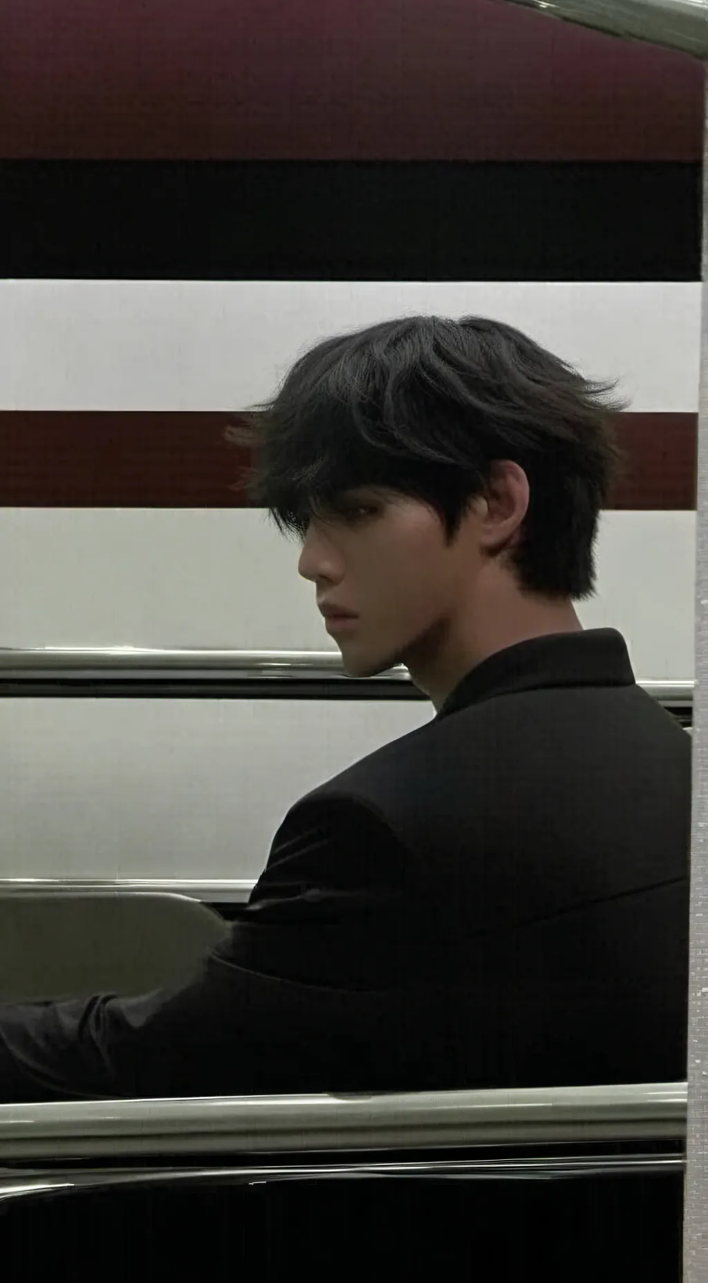 ai character: hugo 🌺 background