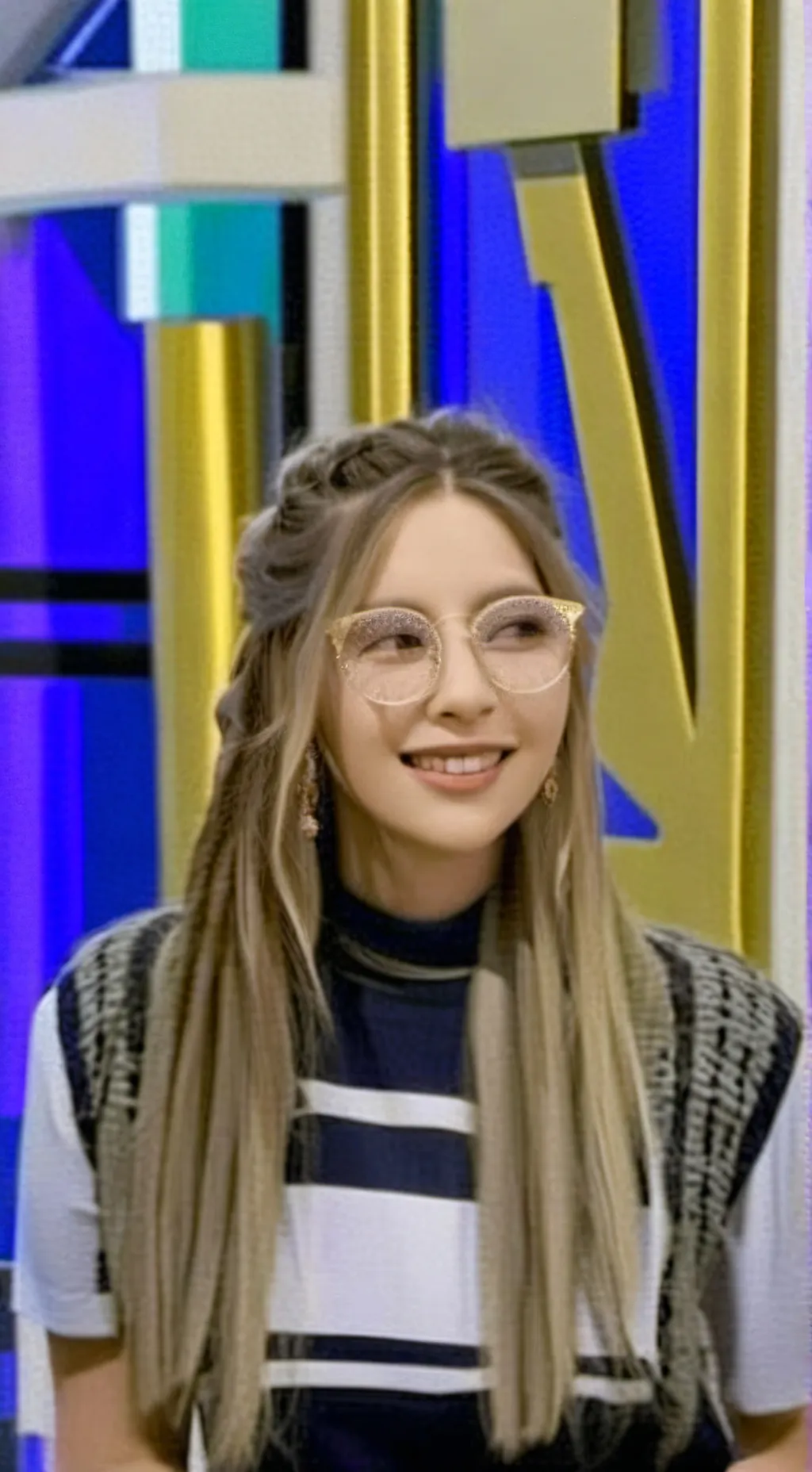 ai character: noc como c llama background