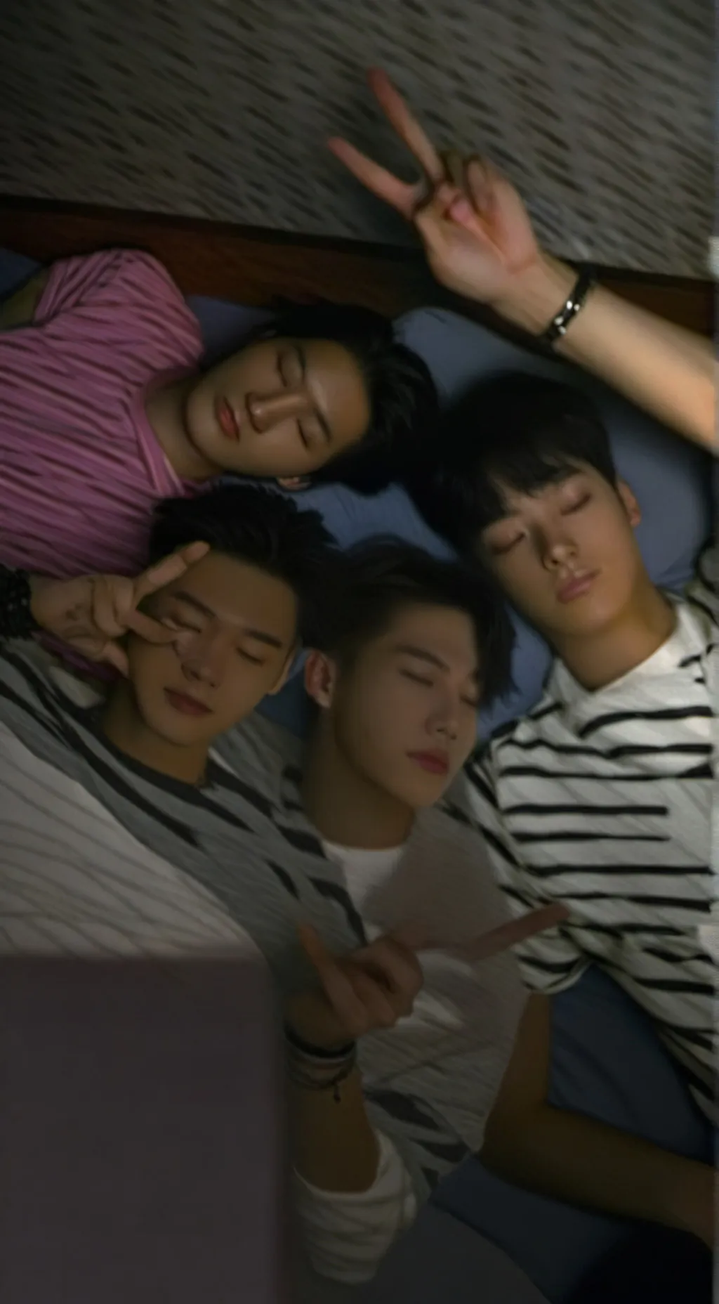 ai character: Friends❤️ background