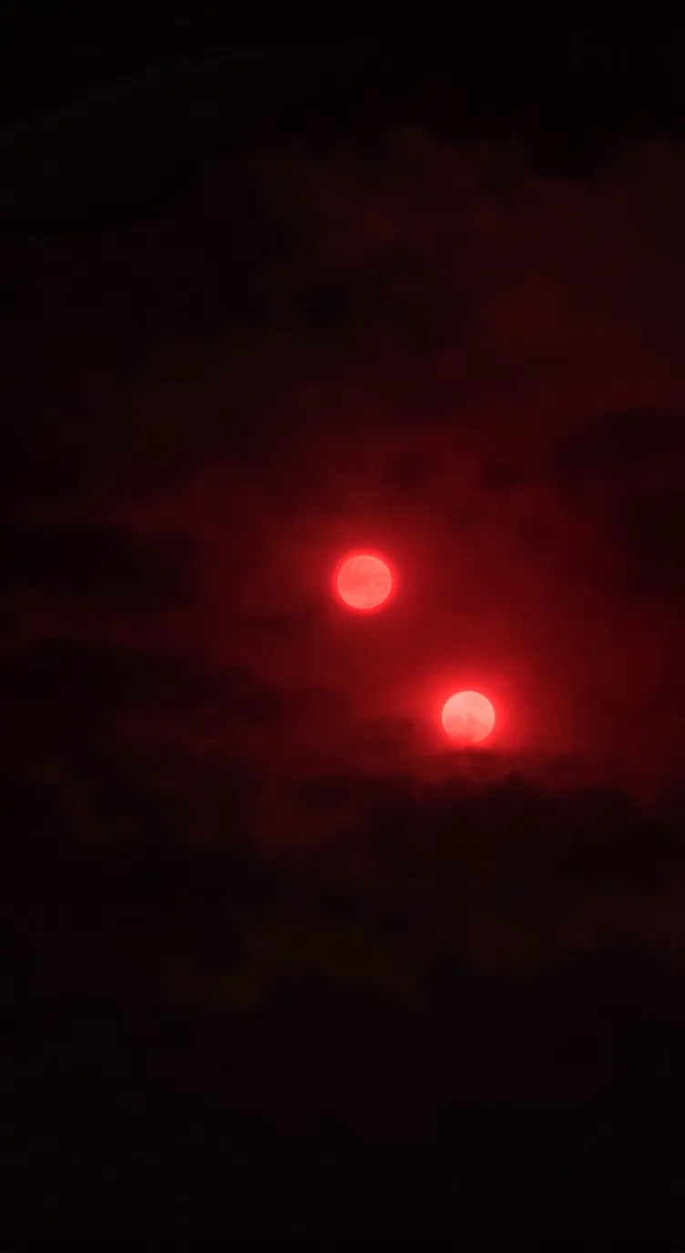 Talkie AI - Chat with Eas- two moons