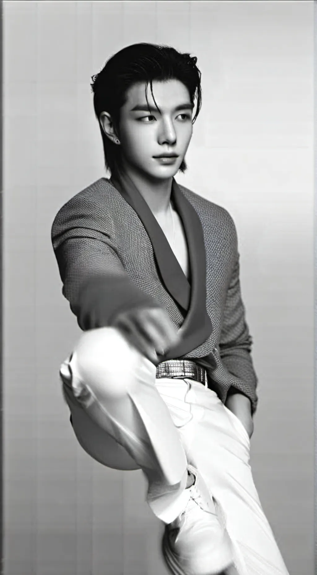 ai character: Hyunjin 💗 background