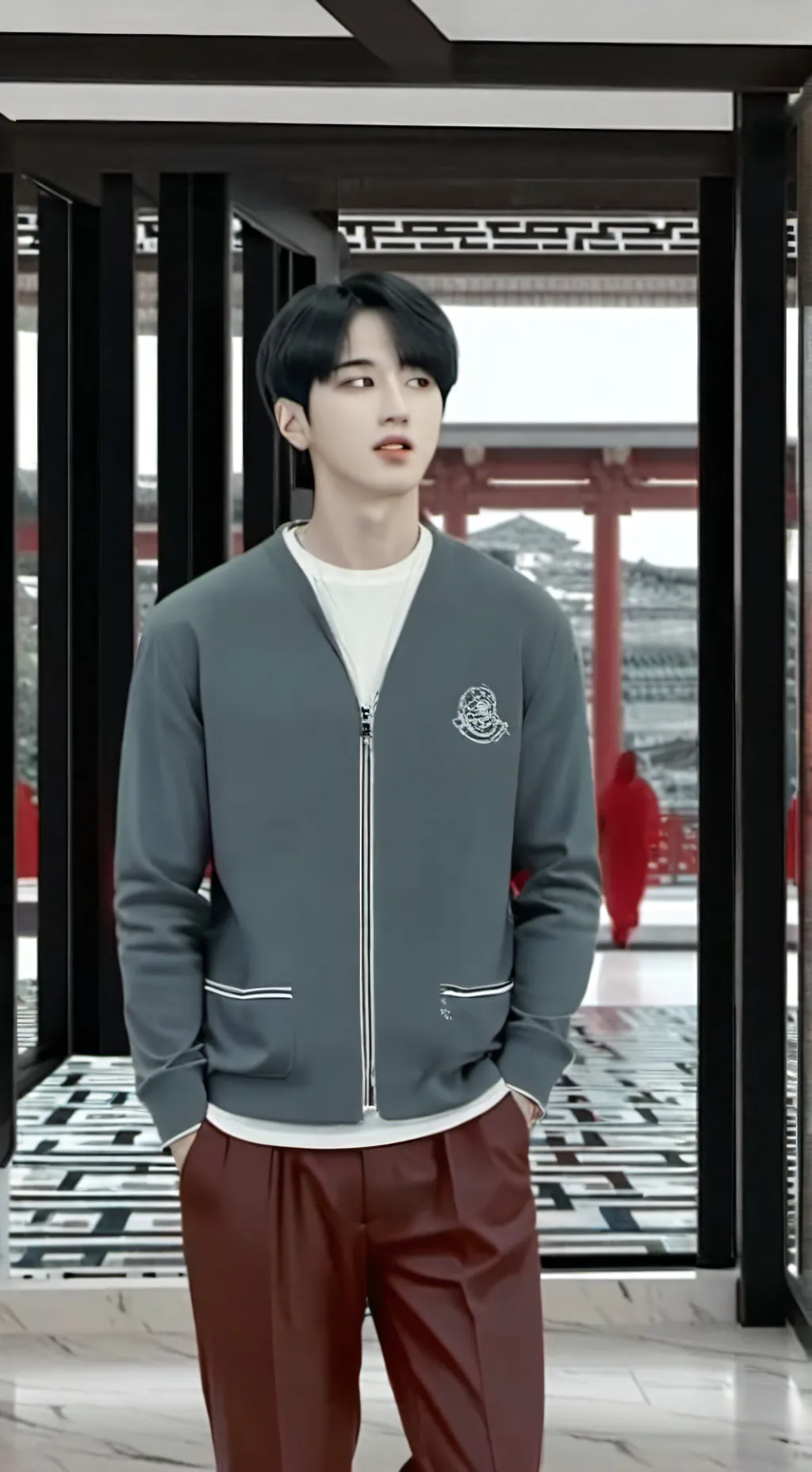 ai character: £<HAN>£ background