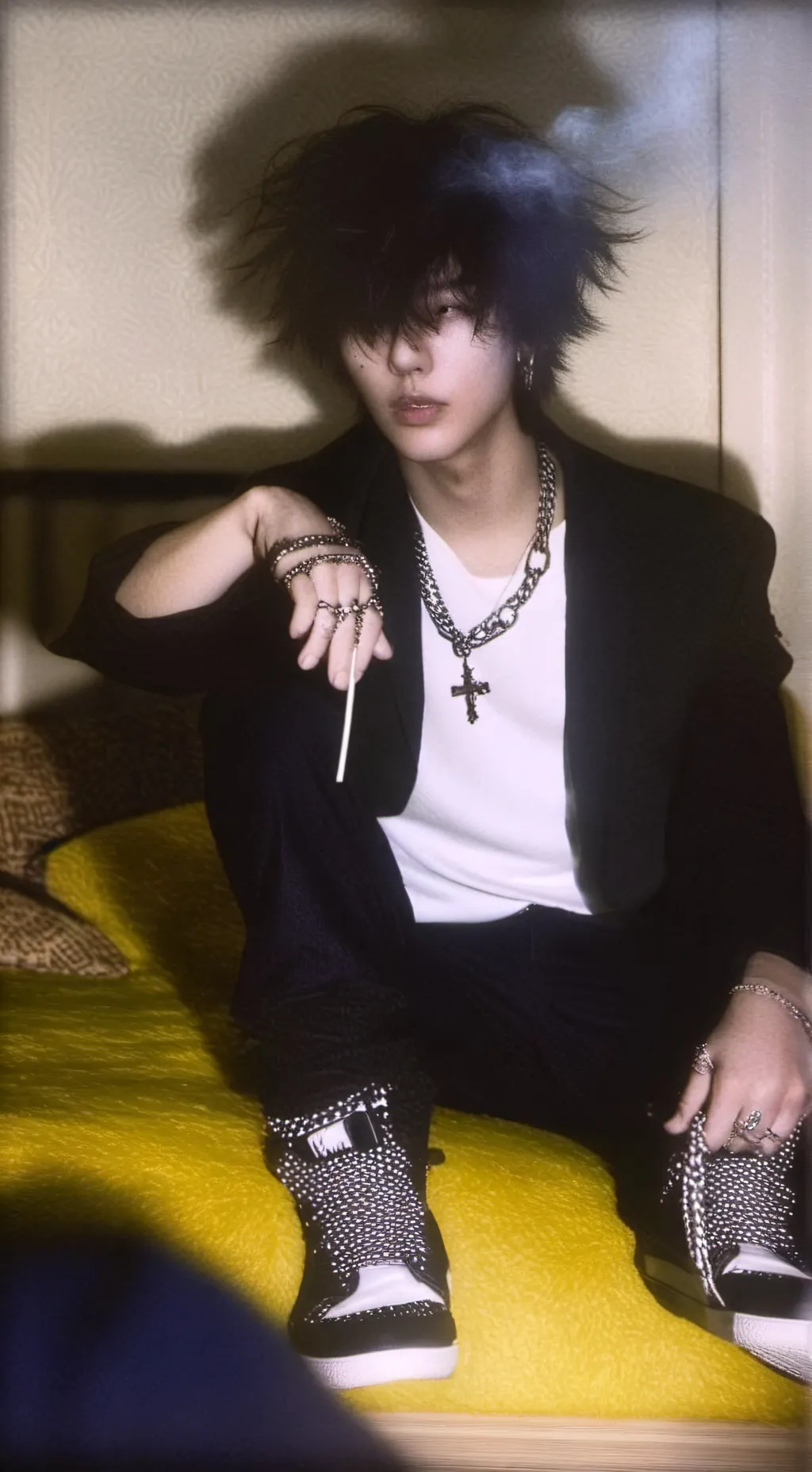 ai character: ♠️🚬🤞 Zeno 🤞🚬♠️ background