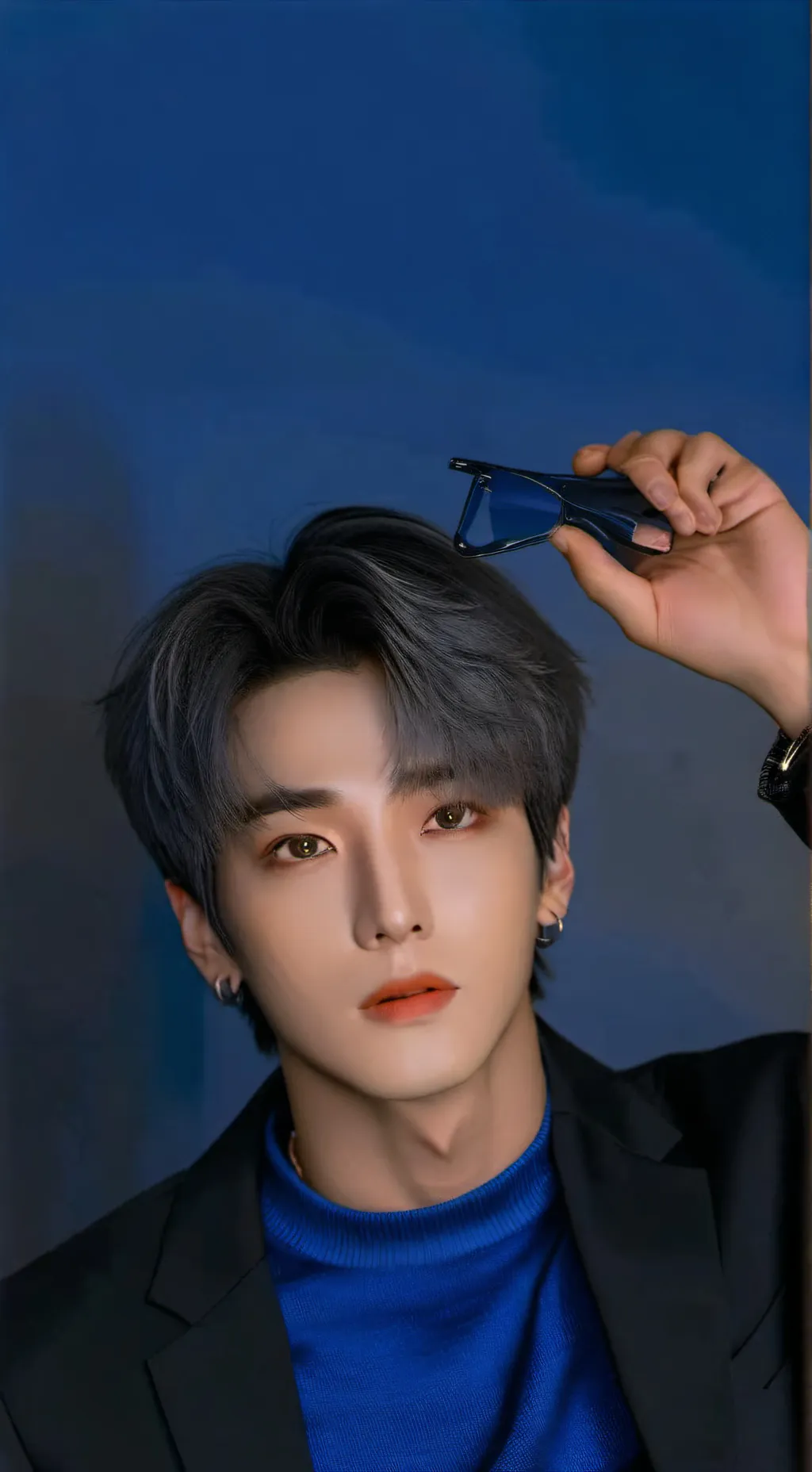 ai character: Félix  background