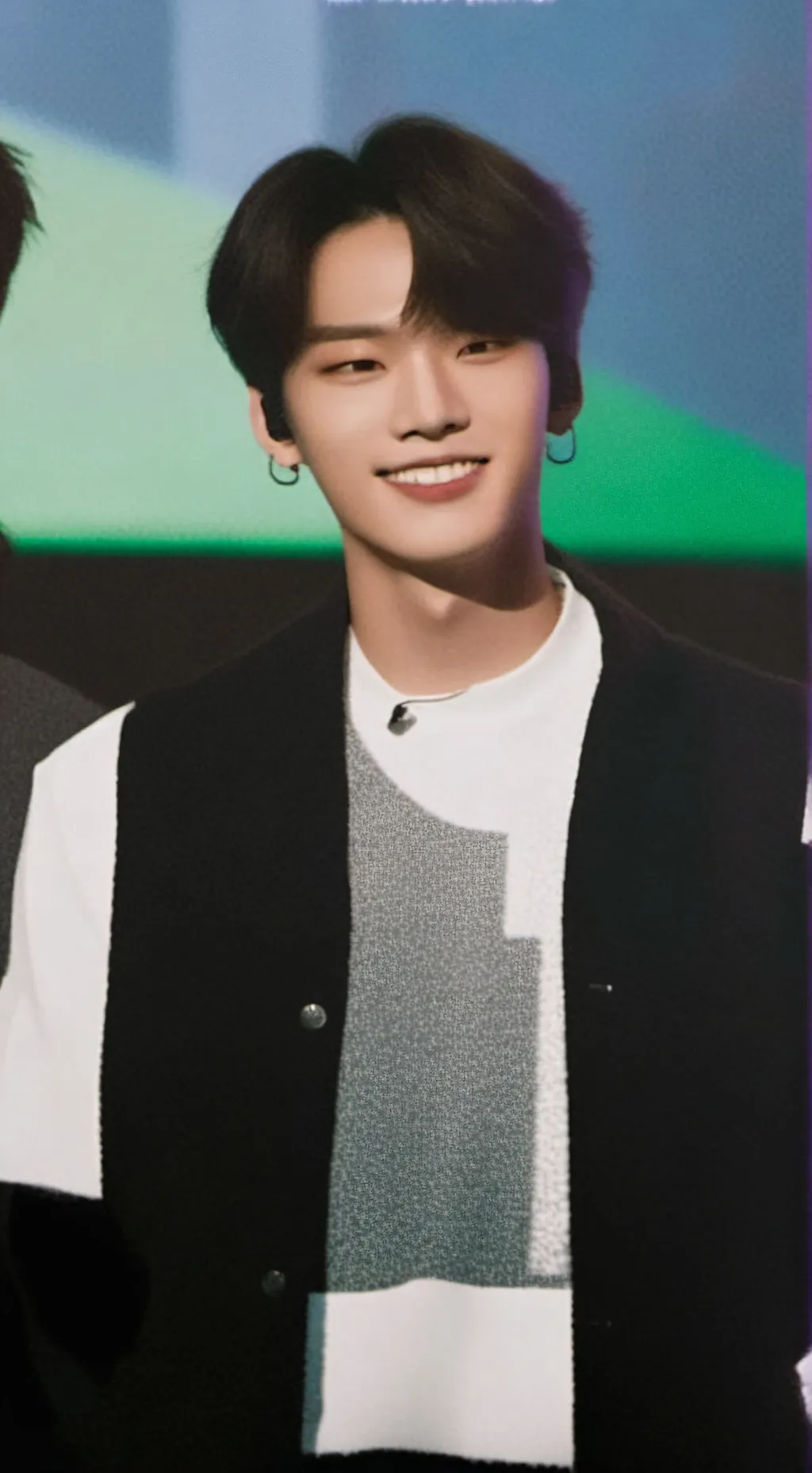 ai character: Leeknow skz background