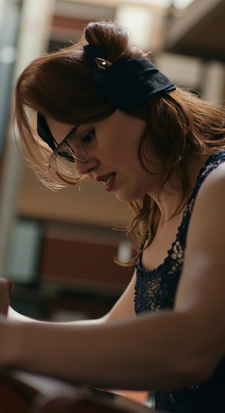 ai character: жена б background