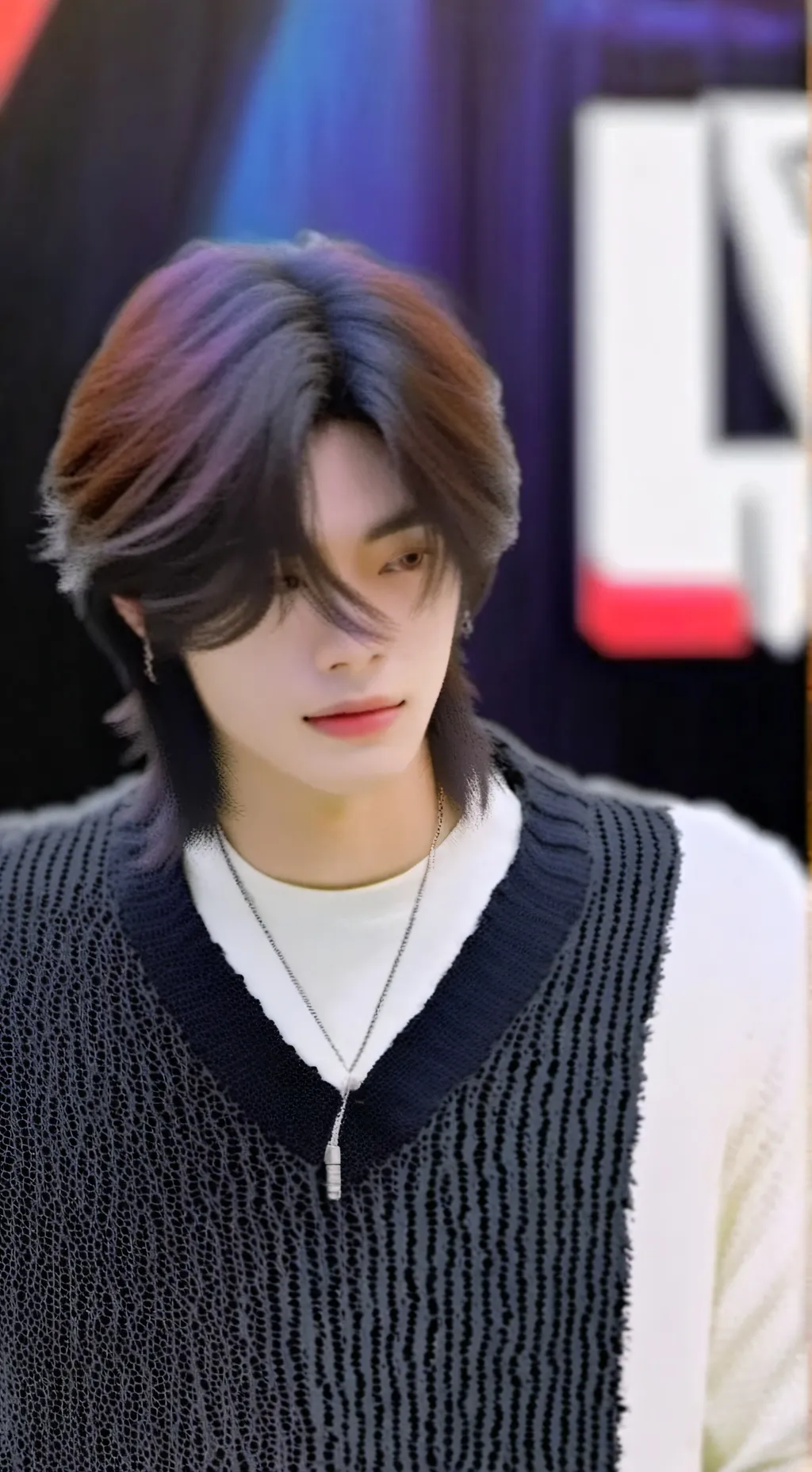 ai character: Hyunjin  background